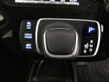 電動パーキングブレーキを搭載。スイッチ操作でパーキングブレーキを作動・解除することが可能ですので、操作の力が不要ですよ♪