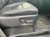 パワーシート搭載。微妙な調整が手軽にでき、最適なポジションで運転することが可能です。