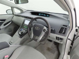 シンプルで使いやすいデザインの運転席です。