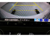 バックをするとき自動でリアの様子が映る『リアカメラ』付き!ナビ画面で確認しながらバックができ、ガイドラインで距離感がつかめるので後ろの壁も安心ですね。でも、周りへの目視も忘れないでくださいね!