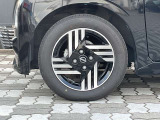 純正アルミホイール。タイヤサイズは155/65R14です。