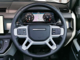 2020年フルモデルチェンジよりデザインに大きく変更が加えられ、より洗練された設計に。グリップのしやすい形状は「パフォーマンスSUV」であることを主張。