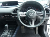 ◆チルトステアリング◆ドライバーのさまざまな体格に応じて適切な運転姿勢を取りやすいよう、ハンドルの高さを調整できます◆