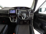 視界良好、操作しやすい運転席です。