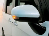 ドアミラーは電動格納機能もあります。駐車する際にこの機能があると大変便利ですね。