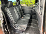 後部座席も気になるようなキズ・汚れやへたり等、大きなダメージはなく、良好な状態です。