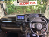 フロントガラスが大きく、ワイドな視界で運転もしやすくなるように、設計されています。