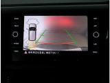 バックカメラ トラフィックアラートで苦手な駐車も楽々できます.