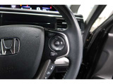 Hondaセンシングの機能のひとつ、アダプティブクルーズコントロール付!アクセルから足を離しても設定したスピードと前車との車間を保ち走行してくれます!車線維持もアシスト☆高速道路で疲労軽減ですね☆