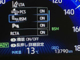 センターメーターを採用しております。人間の目の動きなどを検査測定した結果の形です。視認性を向上して、安全性もより向上しております!