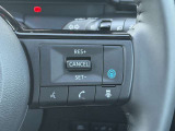 安心快適プロパイロット装備です。自動車専用道路などで前車に合わせ、アクセル、ブレーキ、車線に合わせてハンドル操作をサポート。快適ながらも追突予防にもなり安心です。