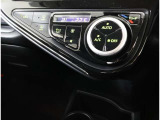 温度コントロールフルオートエアコンです。運転席で温度設定ができます。冷え性の方が乗っても安心ですね♪