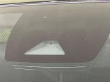 【トヨタセーフティセンス】走行中に前方の車両等を認識し、衝突しそうな時は警報とブレーキで衝突回避と被害軽減をアシスト。より安全にドライブをお楽しみいただけます。