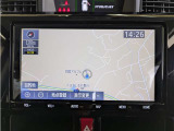 純正ナビを装備。タッチパネル式で使いやすく、お出かけもラクラクです。