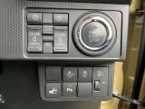 嬉しい両側オートスライドドア装備です。運転席のハンドル右奥側にまとめられたスイッチ群。一目で分かりやすく操作しやすいです。