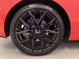 かっこいい【アルミホイール】を履いていますので、足元を引きしまっていますね。