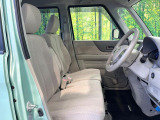運転席まわりには十分なスペースがあり、大柄な方でもゆったり運転していただける環境です。