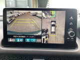 【リアカメラ】運転が苦手な方も車庫入れラクラクです!ギアをリバースに入れれば自動的にモニターが切り換わります。リアトラフィックモニター付きですからさらに安心ですね!