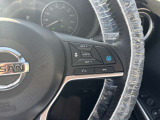 プロパイロット搭載キックスがアクセル、ブレーキを自動でコントロールして前のクルマとの車間距離を保つ手助けをします。