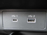 USB充電専用電源ソケットも付いています。モバイル機器などの充電専用