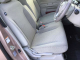 運転席シートリフター!ご自分の好きなシートポジションが取れるので運転が楽しくなりますし疲れにくいです。