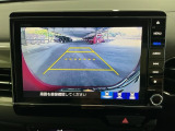 【バックカメラ】運転が苦手な方も車庫入れラクラクです!ギアをリバースに入れれば自動的に切り換わりますので、面倒な操作は不要です♪狭い駐車場もお車を傷つけず安心ですね!