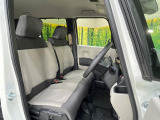 運転席シート廻りは使用感も少なく、良好な状態となっています。前オーナー様が丁寧に使っていたことがよくわかりますね。