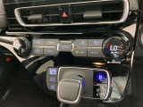 オートエアコンは温度を設定するだけで、自動で風量などを設定してくれます。運転しながら操作も必要ないので、安全性も向上します。