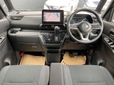 ◆◆◆運転席まわりはこのように機能的にまとまっています。足元が広くて、開放的ですよ!ぜひお座りください。