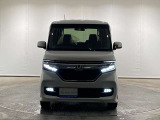 明るいLEDライトで、暗い夜道の運転も快適に。