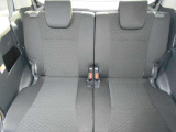 後部座席も広々です!目立った汚れや傷もなく綺麗です!納車の際にはルームクリーニングを実施しております!