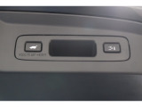 【パワーテールゲート】荷物で両手が塞がっていてもリモコンキーやボタン操作でハッチバックのドア開閉ができます◎