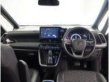 オシャレなインテリアで運転する気分も盛り上がりますよね^^
