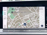 スマートフォン用アプリ[Apple CarPlay][Android Auto]対応の純正ナビ Discover Pro を装備、ラジオ、地デジTV、Bluetoothハンズフリー通話にも対応。