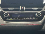 運転席と助手席、それぞれで温度調節ができるデュアルエアコン☆