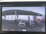 ドライブレコーダーは運転時はもちろんのこと、駐車場内でエンジンを切っている時でも当たった振動を元に電源が自動で入るので車から離れていても安心。