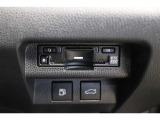 高速道路の利用時に便利なETC。料金所での停車や小銭を探す手間がなくなり快適です♪見た目もすっきりとしたビルトインタイプを装備しています。