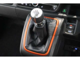6速MTのお車です♪直感的な操作を楽しむことができます!