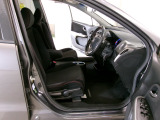 すわり心地の良い運転席・助手席です。長時間のドライブの疲れ軽減に貢献します。どうぞ快適なドライブを♪
