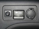 【電源コンセント】非常時やキャンプなどに役立つAC100V/1500Wコンセント付きです。
