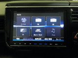 センターパネルにスッキリと収まった純正オーディオです。お気に入りの音楽・ラジオを聴きながら楽しいドライブをお楽しみくださいね。