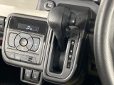 【オートエアコン】一度お好みの温度に設定すれば、車内の温度を検知し風量や温度を自動で調整。暑い&hellip;寒い&hellip;と何度もスイッチ操作をする必要はありません。快適な車内空間には必須の機能ですね♪