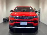 【フロントグリル】7スロットルグリルはJeep伝統の証です。SUVのみにこだわり続けている伝統あるJeep車へお乗り頂いてみてはいかがですか?