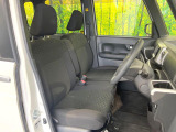 運転席シート廻りは使用感も少なく、良好な状態となっています。前オーナー様が丁寧に使っていたことがよくわかりますね。