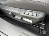 運転席にはパワーシートが付いています。