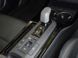 電動パーキングブレーキ・ブレーキホールドを装備してます。ホールド機能は信号待ちが多い一般道で疲労軽減になり、大好評です!