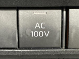 【アクセサリーソケット(電源ソケット)】電源からケーブルをつなげば、スマートフォンなどの電子機器の充電などを行うことができます!ゲーム機器や、カメラの充電にも便利ですね。