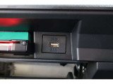 スマートフォンなどの音楽再生が可能なUSB接続ジャック装備車両です♪♪♪