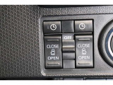 スライドドアの開閉は、ドアハンドルはもちろん運転席からのスイッチ操作でも可能です。お子様の送迎時の乗り降りも一段と楽になります。