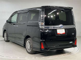 当店ではauも取り扱っております。お車と一緒にau携帯の機種変更も可能です♪また、自動車保険も取り扱っております。車の支払いと自動車保険の支払いをまとめてお支払い可能なプランもあります♪